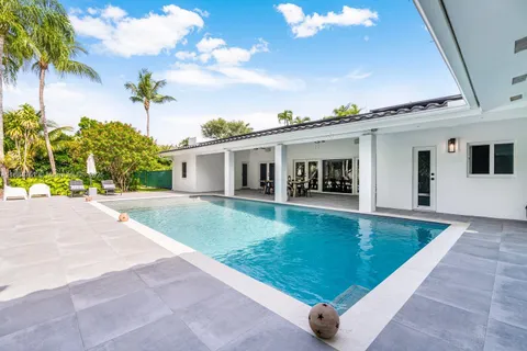 $3,890,000 | 6140 Southwest 121st Street, Pinecrest, FL 33156