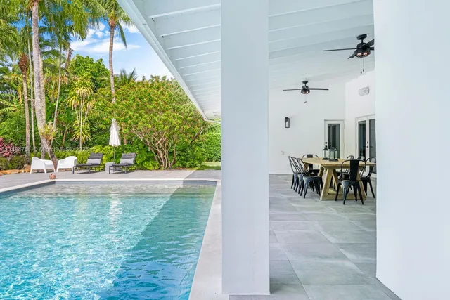 $3,890,000 | 6140 Southwest 121st Street, Pinecrest, FL 33156