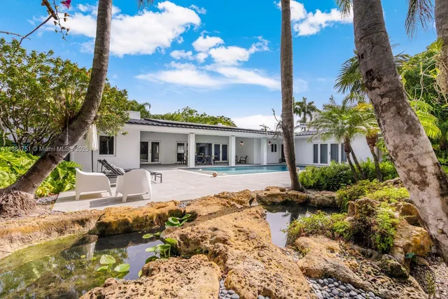 $3,890,000 | 6140 Southwest 121st Street, Pinecrest, FL 33156