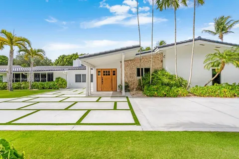 $3,890,000 | 6140 Southwest 121st Street, Pinecrest, FL 33156