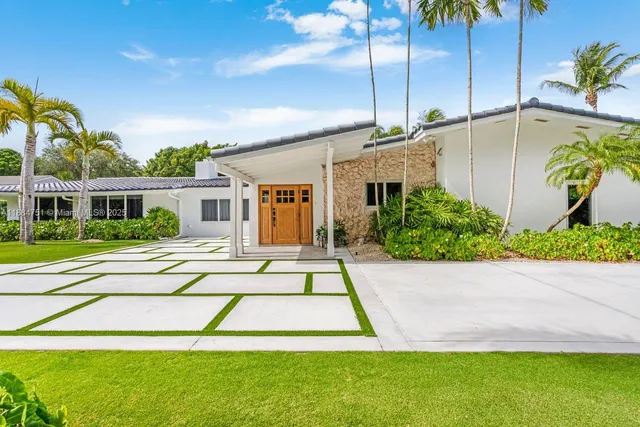 $3,890,000 | 6140 Southwest 121st Street, Pinecrest, FL 33156