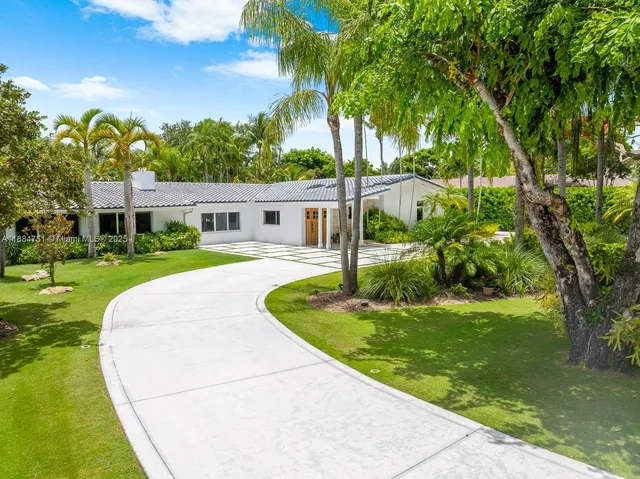 $3,890,000 | 6140 Southwest 121st Street, Pinecrest, FL 33156