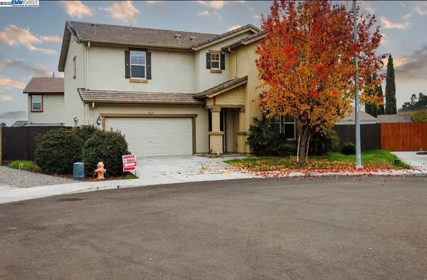 a view of a house with a yard and garage