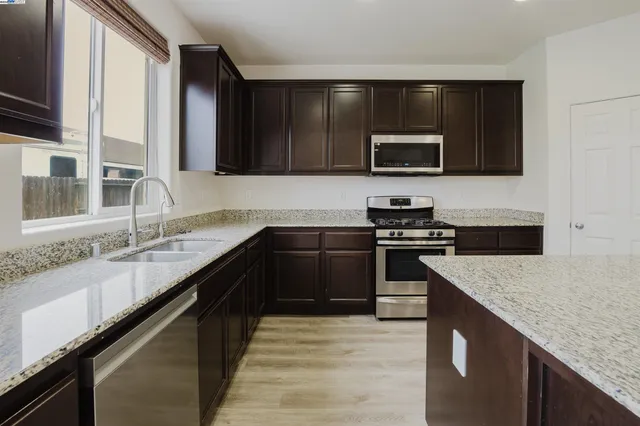 $549,000 | 941 Haycastle Court, Newman, CA 95360