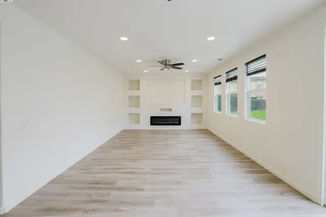 $549,000 | 941 Haycastle Court, Newman, CA 95360