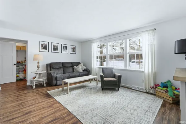 $220,000 | 11440 East 400 North, Grovertown, IN 46531