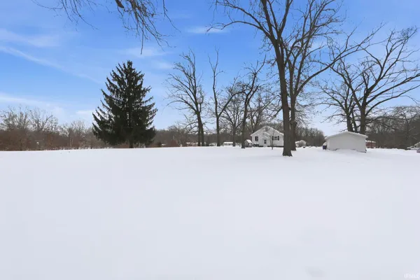 $220,000 | 11440 East 400 North, Grovertown, IN 46531