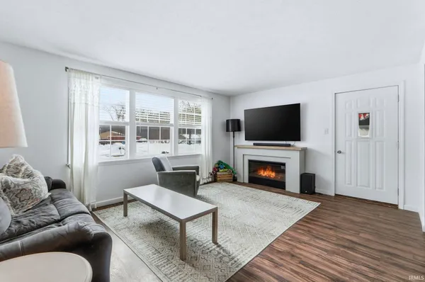 $220,000 | 11440 East 400 North, Grovertown, IN 46531