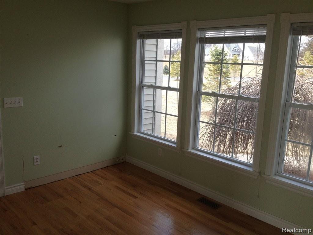 4651 South Bull Run Road Gregory, MI 48137 - Photo 13 of 15 Living Rm.JPG
