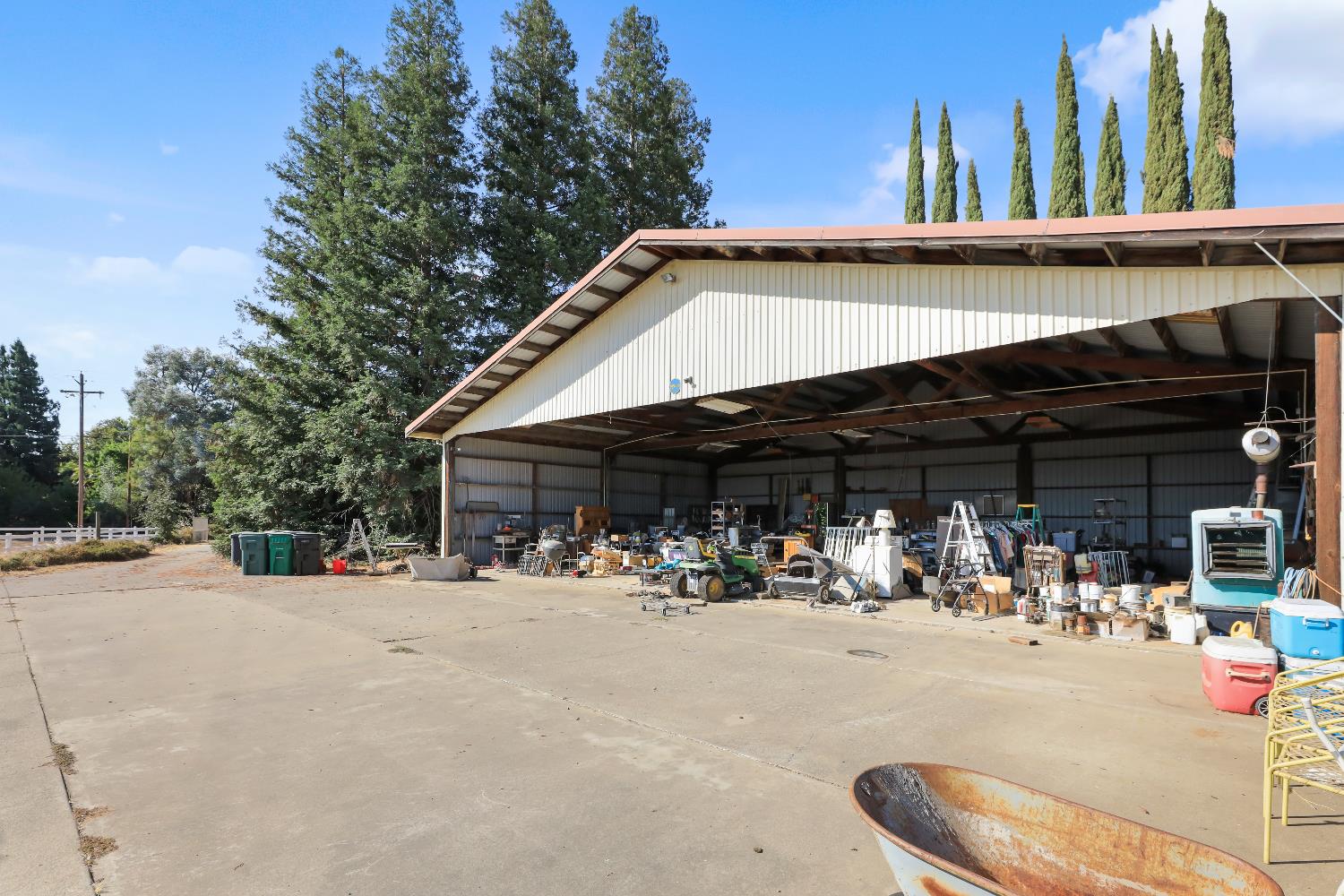 9537 Alta Mesa Road Wilton, CA 95693 - Photo 14 of 33 a view of a chairs and tables in patio