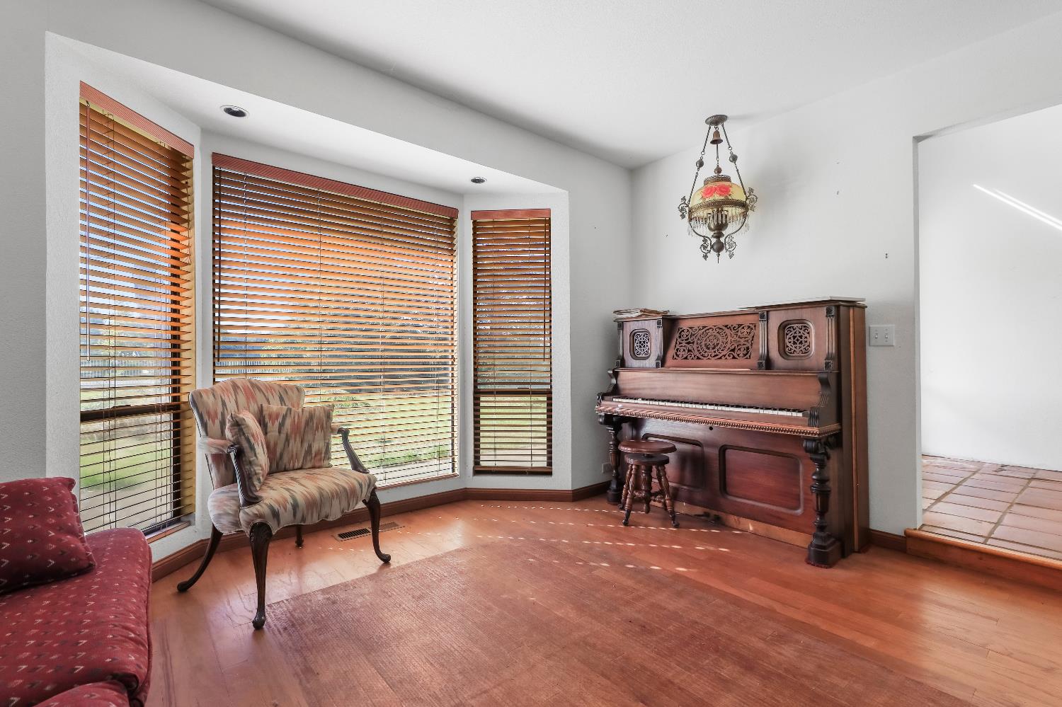 9537 Alta Mesa Road Wilton, CA 95693 - Photo 25 of 33 a living room with furniture and a window