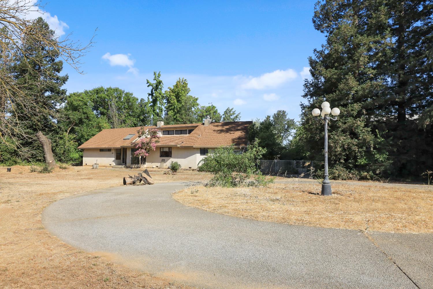 9537 Alta Mesa Road Wilton, CA 95693 - Photo 10 of 33 a view of a terrace with trees
