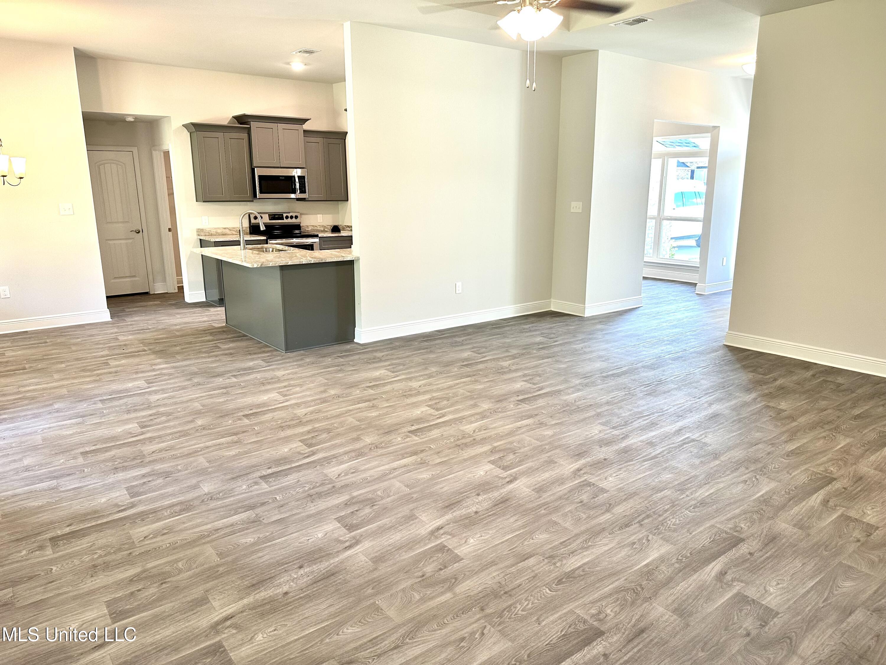 6211 Roxanne Way Biloxi, MS 39532 - Photo 19 of 62 IMG_0982