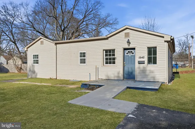 $2,400 | 1942 Ford Road, Bristol, PA 19007