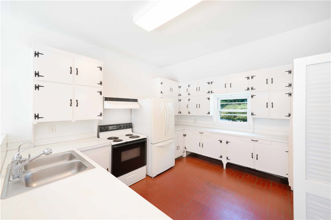 40 Catherine Street Newport, RI 02840 - Photo 12 of 24