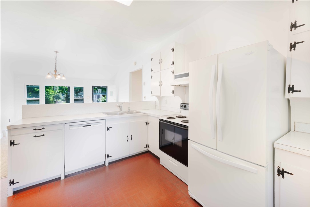 40 Catherine Street Newport, RI 02840 - Photo 13 of 24