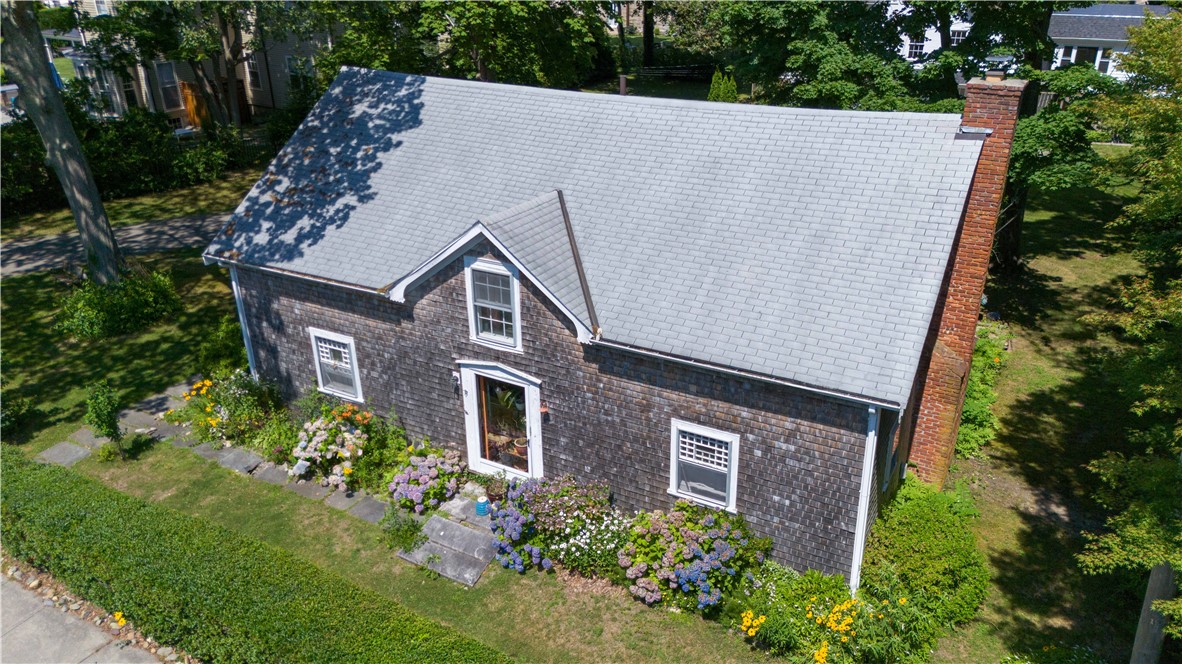 40 Catherine Street Newport, RI 02840 - Photo 3 of 24