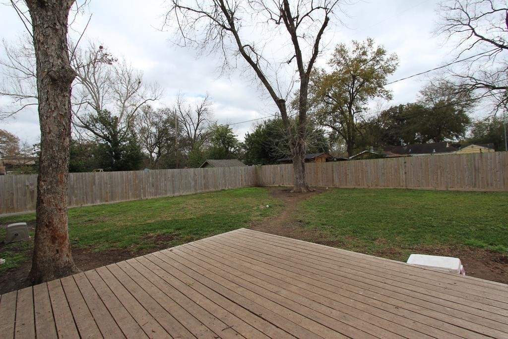 6517 Sivley Street Houston, TX 77055 - Photo 10 of 10 a view of a backyard