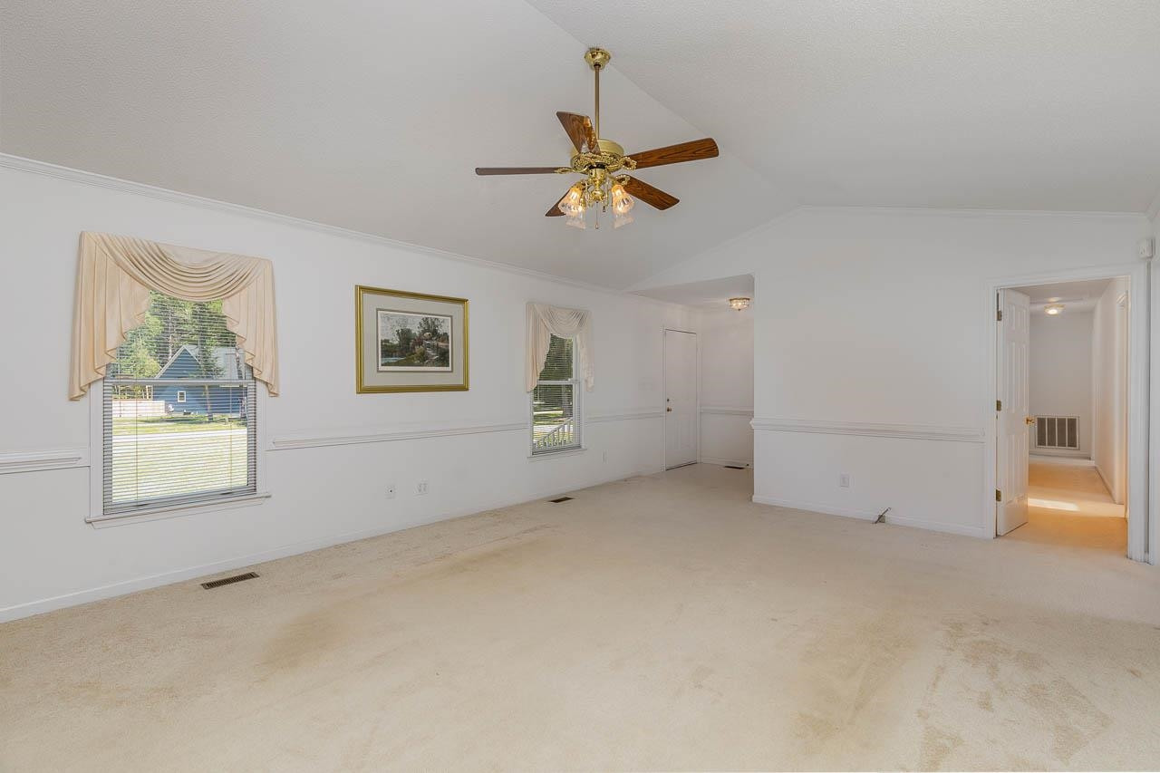 475 Quail Road Smithfield, NC 27577 - Photo 3 of 24 Living Room