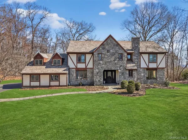 $689,000 | 57 Innsbruck Boulevard, Hopewell Junction, NY 12533