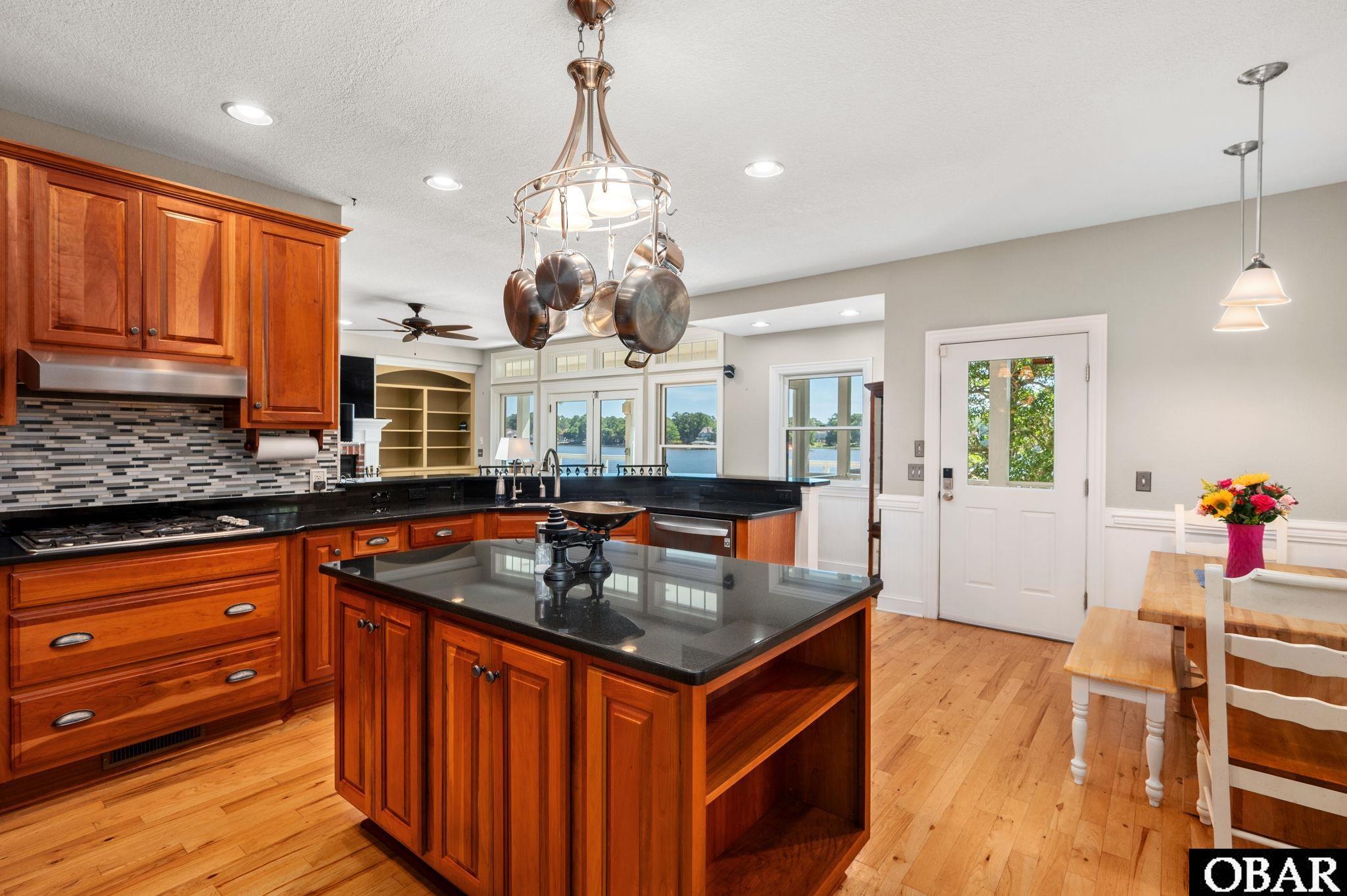 6021 Martins Point Road, Unit 31 Kitty Hawk, NC 27949 - Photo 11 of 50 Kitchen/Dining Area