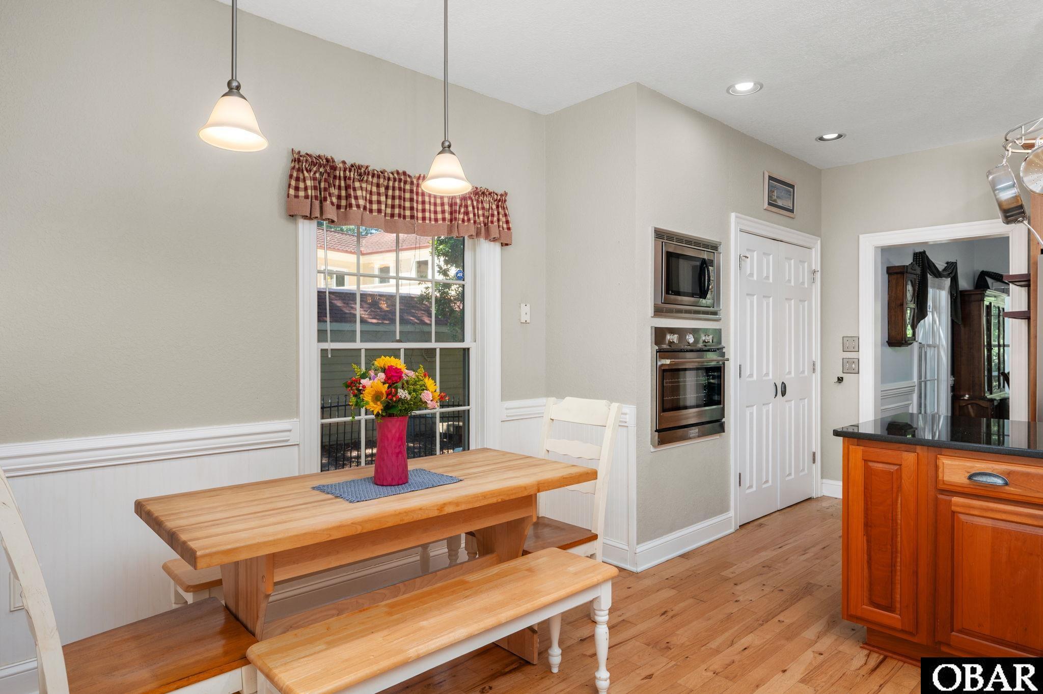 6021 Martins Point Road, Unit 31 Kitty Hawk, NC 27949 - Photo 13 of 50 Dining Area