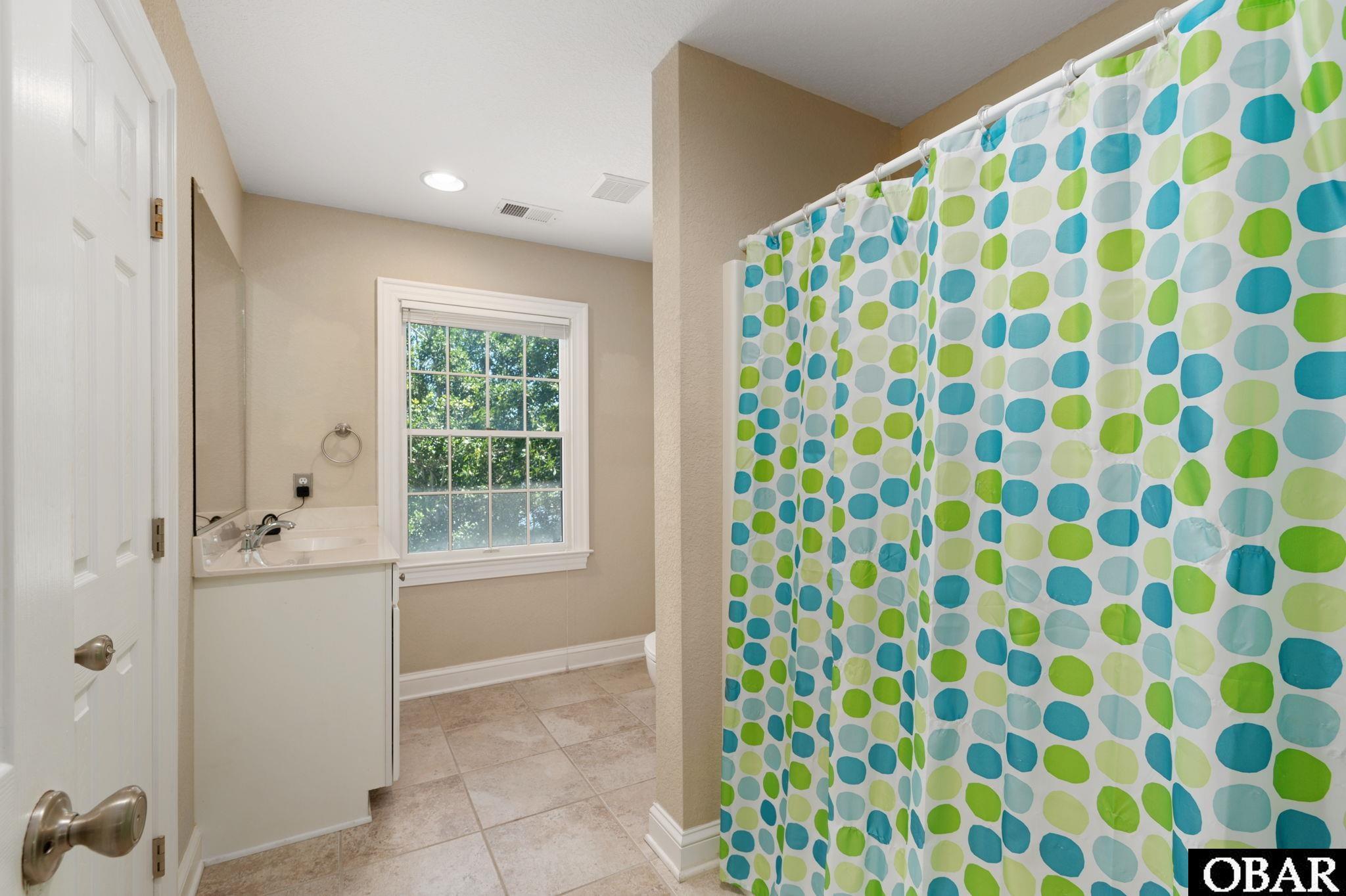6021 Martins Point Road, Unit 31 Kitty Hawk, NC 27949 - Photo 28 of 50 Jack & Jill Bathroom
