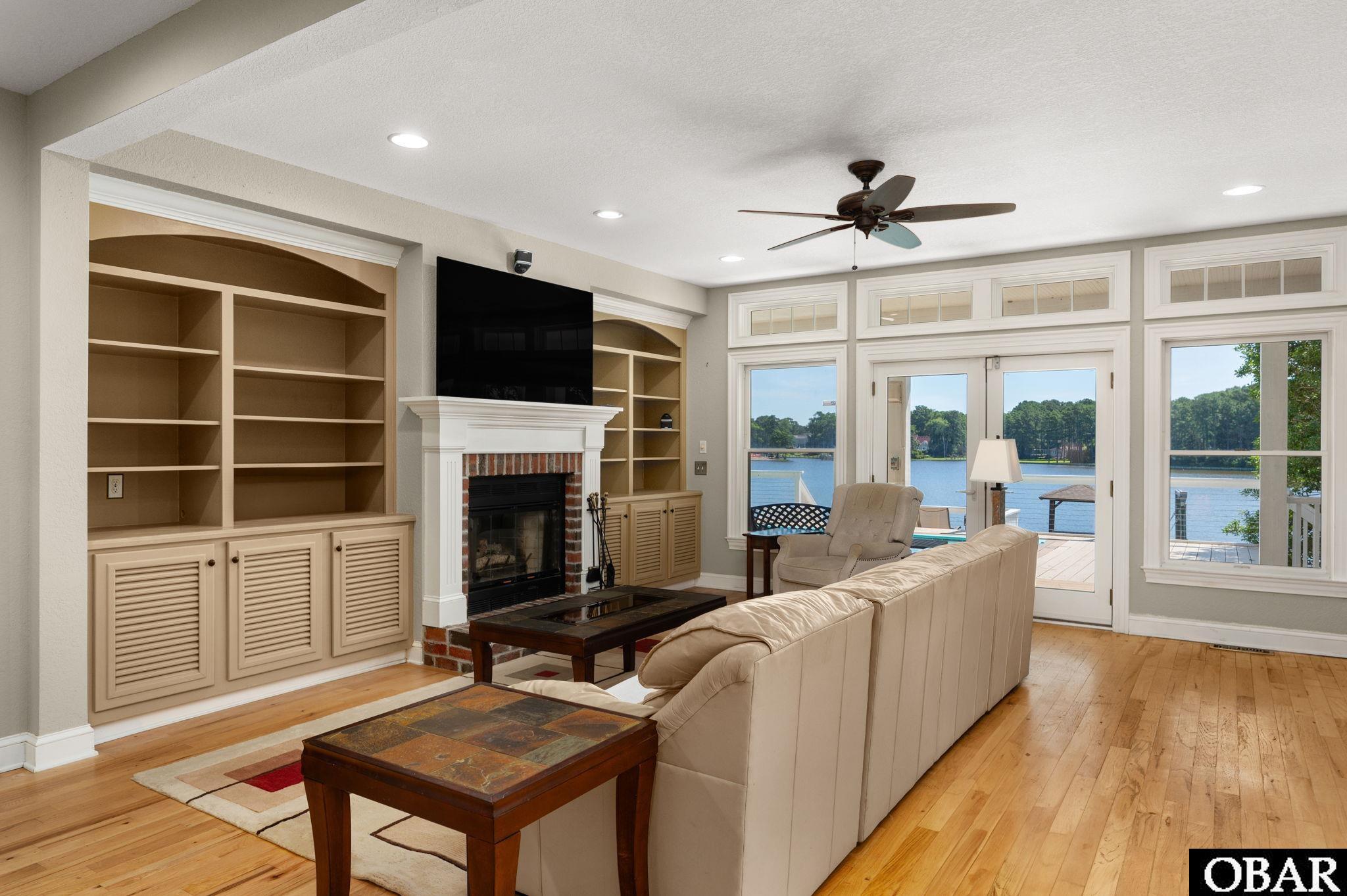 6021 Martins Point Road, Unit 31 Kitty Hawk, NC 27949 - Photo 8 of 50 Wood Fireplace