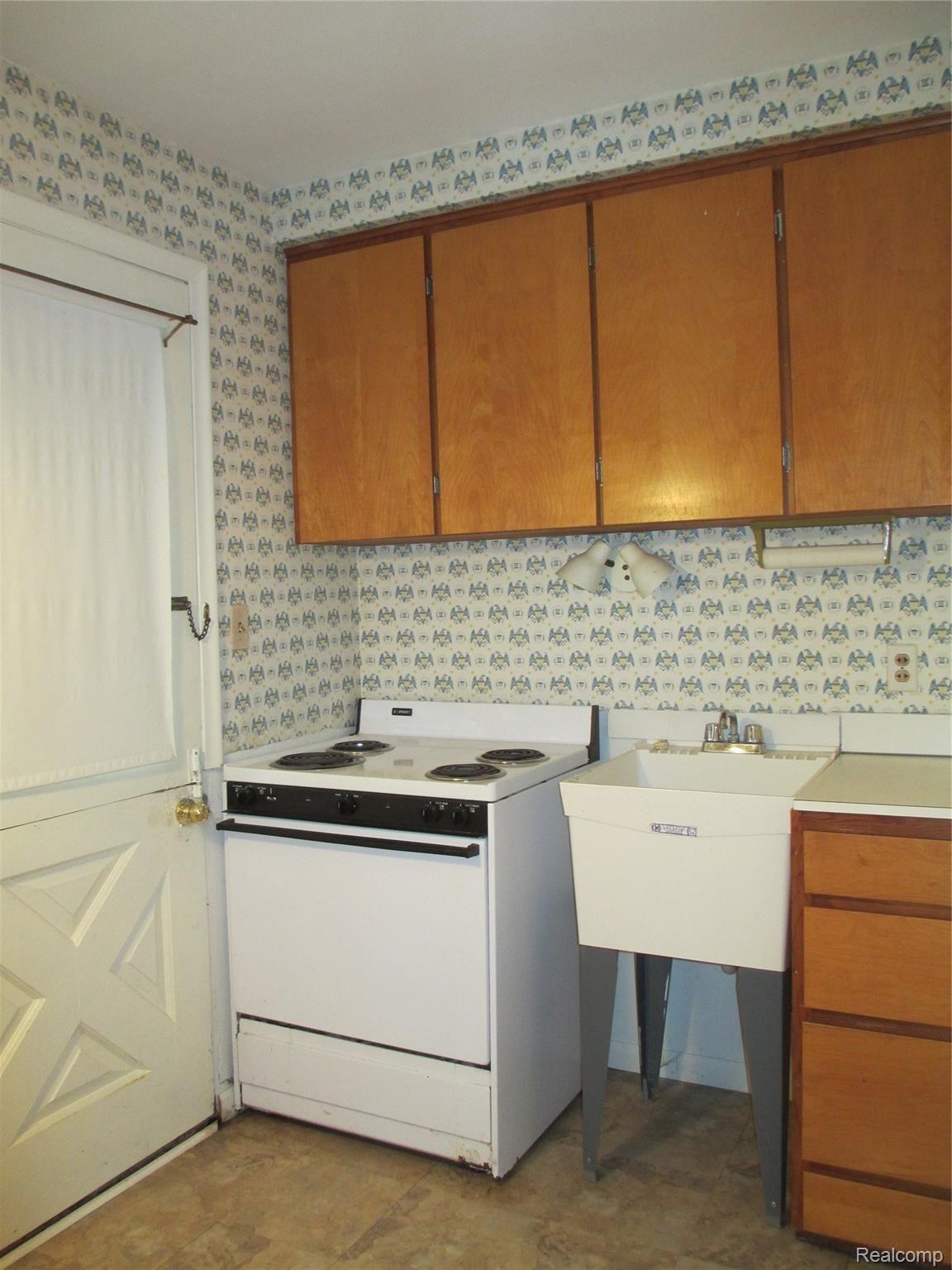 22535 Beech Road Southfield, MI 48033 - Photo 25 of 32 IMG_3147.JPG