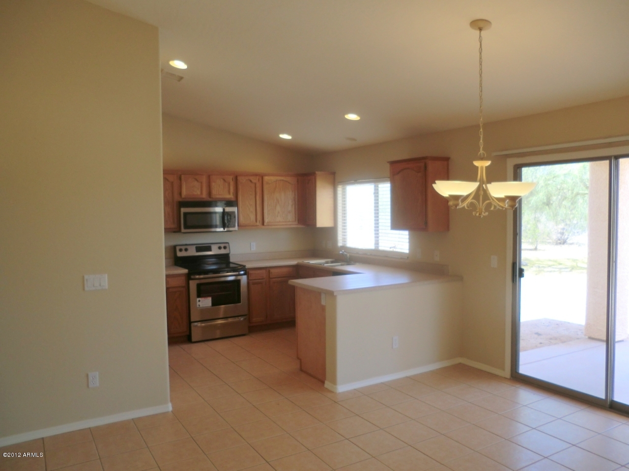 8607 North Diffin Road Florence, AZ 85132 - Photo 10 of 29 LIVING ROOM AND KITCHEN