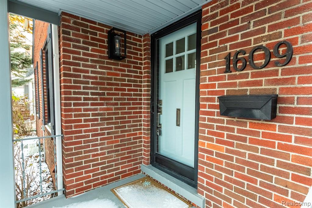 1609 Columbia Road Berkley, MI 48072 - Photo 3 of 28 Gallery Image 3