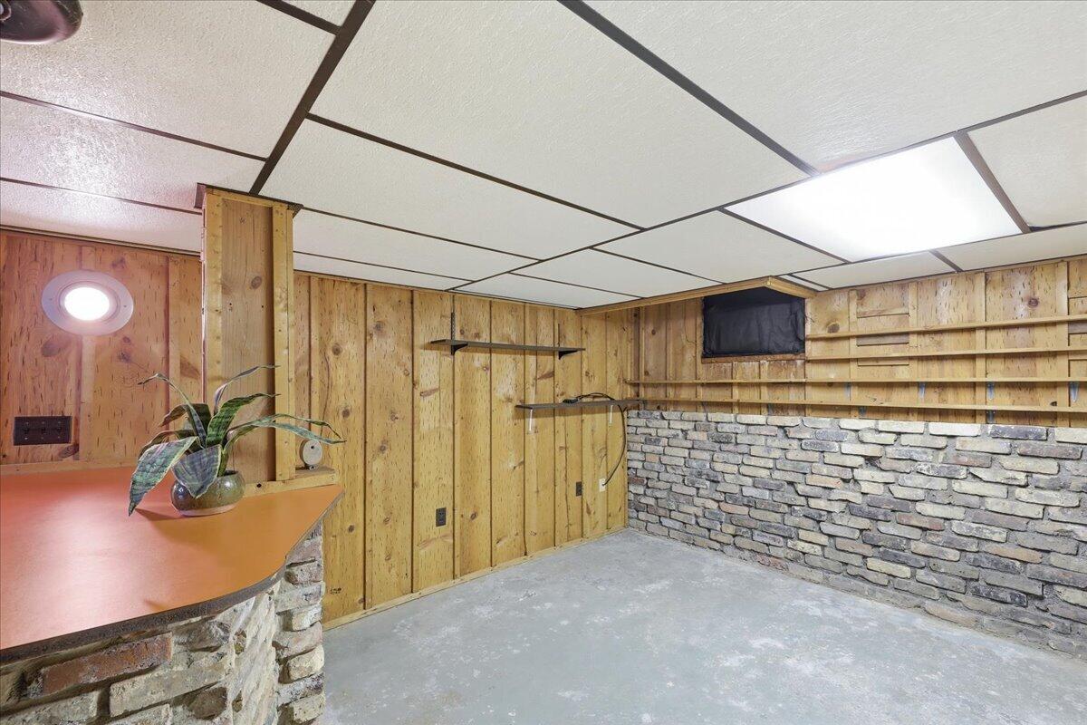 2955 Mechanicsburg Road Springfield, OH 45503 - Photo 26 of 55 48-Bar Area