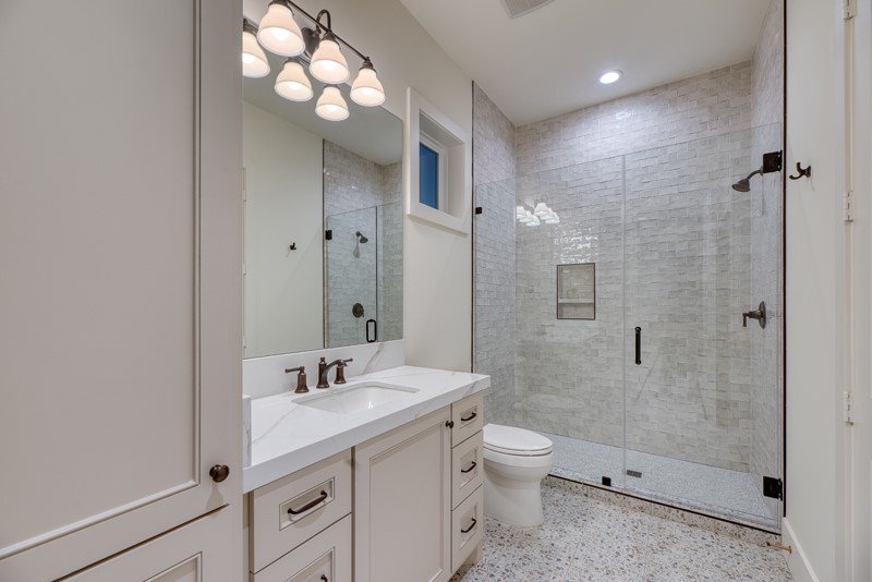 2006 Lexington Street Houston, TX 77098 - Photo 33 of 42 Ensuite Bath in each room