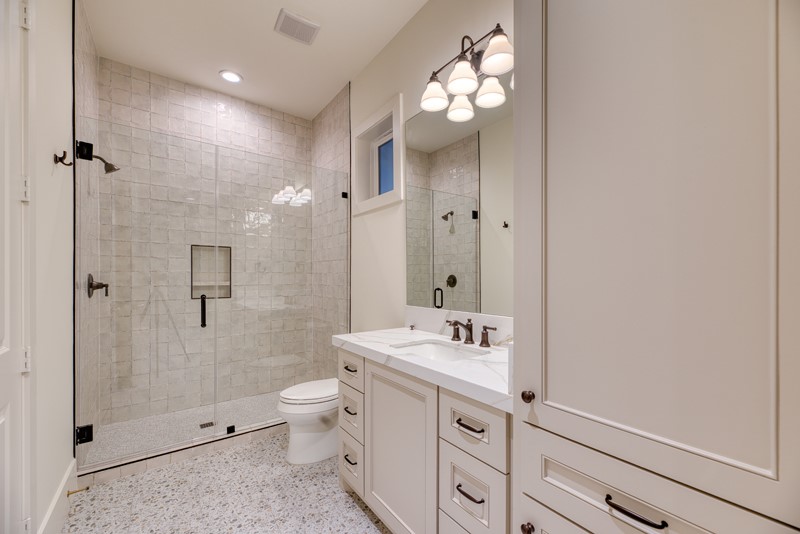 2006 Lexington Street Houston, TX 77098 - Photo 35 of 42 Ensuite Bath in each room