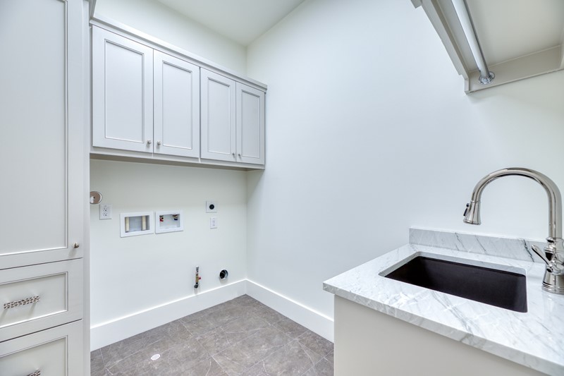 2006 Lexington Street Houston, TX 77098 - Photo 38 of 42 Laundry on 2nd floor