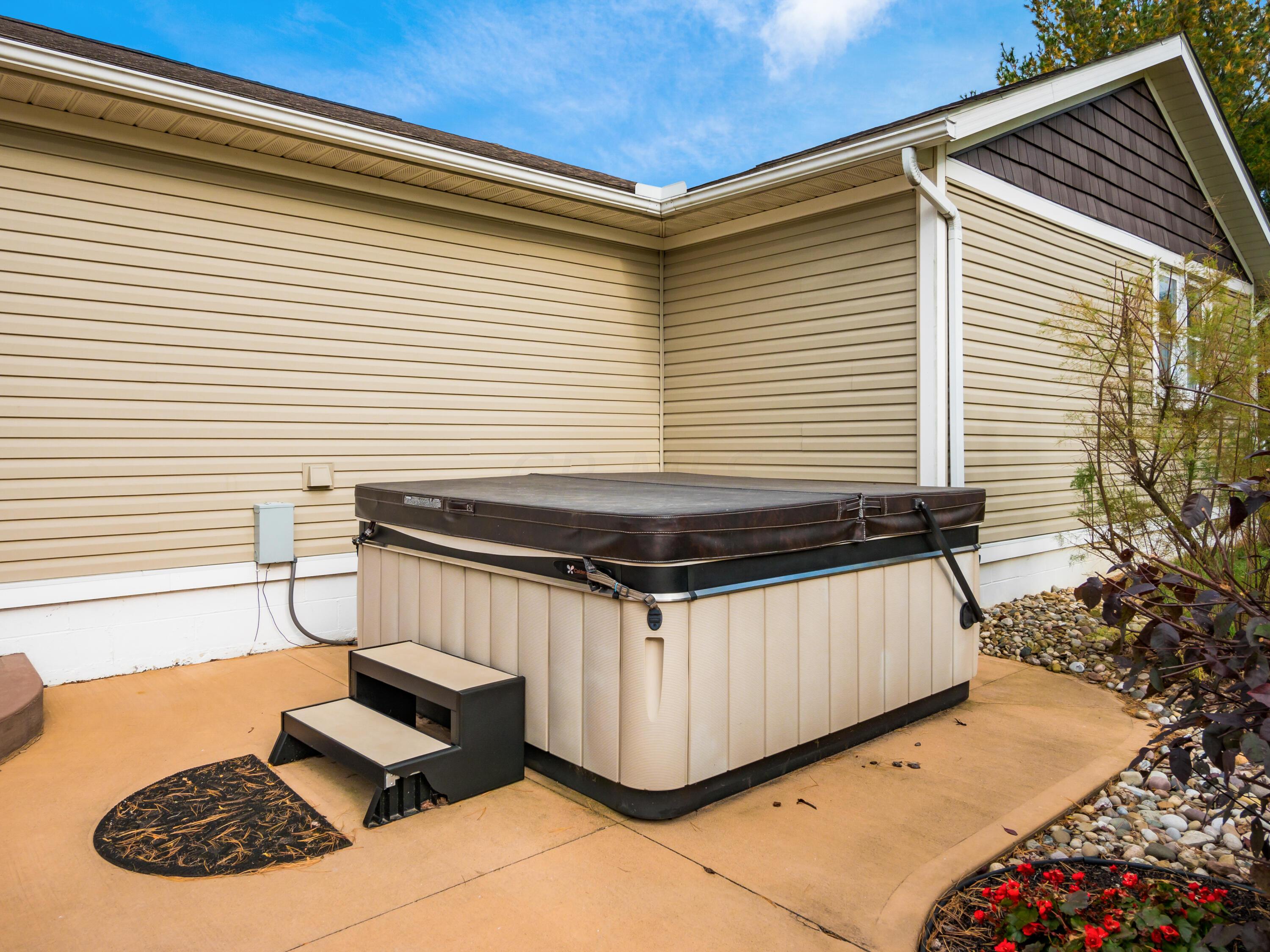 6006 Plumb Road Galena, OH 43021 - Photo 55 of 64 Hot Tub