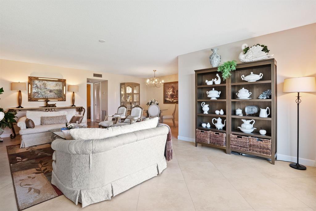 162 High Point Boulevard, Unit B Delray Beach, FL 33445 - Photo 2 of 25