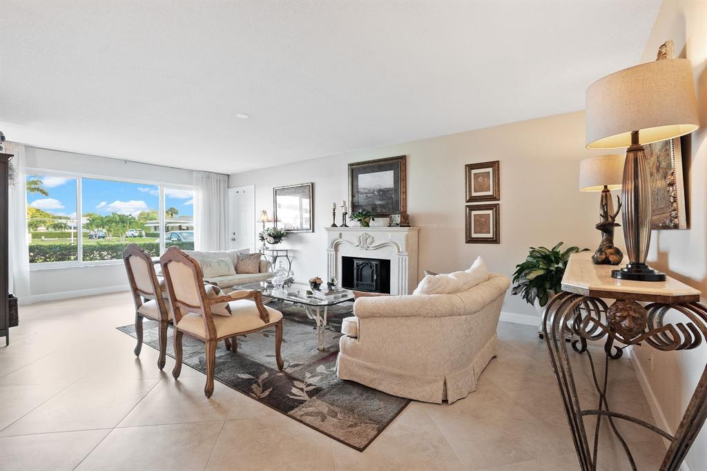 162 High Point Boulevard, Unit B Delray Beach, FL 33445 - Photo 3 of 25