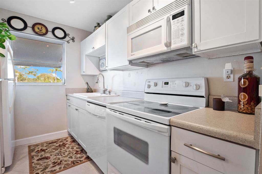 162 High Point Boulevard, Unit B Delray Beach, FL 33445 - Photo 7 of 25