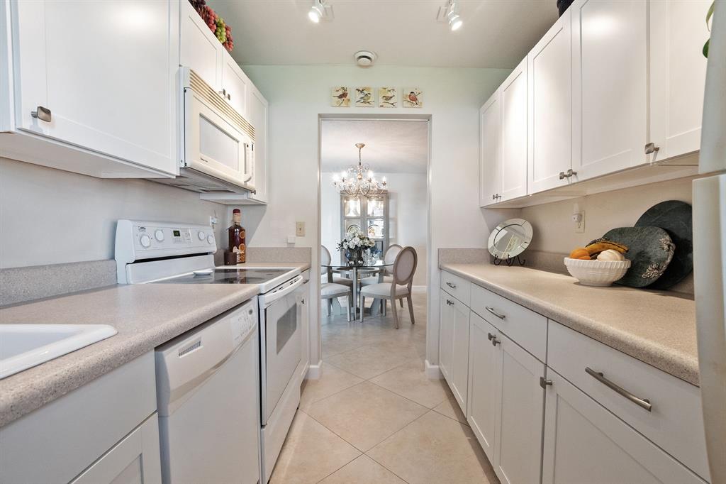 162 High Point Boulevard, Unit B Delray Beach, FL 33445 - Photo 8 of 25