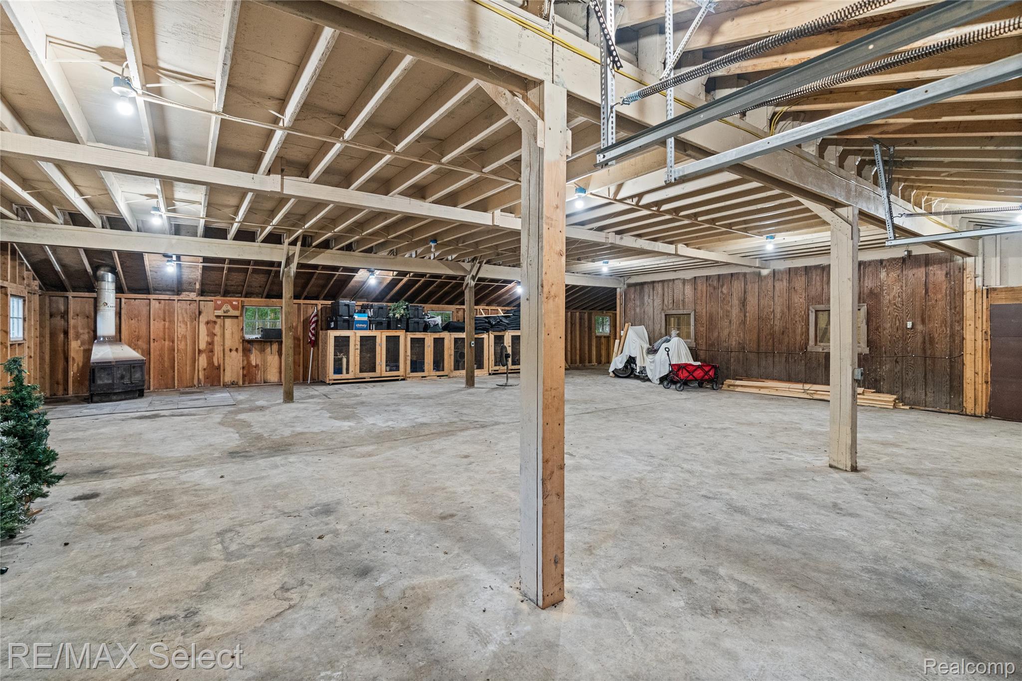 3471 South Towerline Road Bridgeport, MI 48722 - Photo 43 of 55 3471 S Towerline Rd barn 02.jpg
