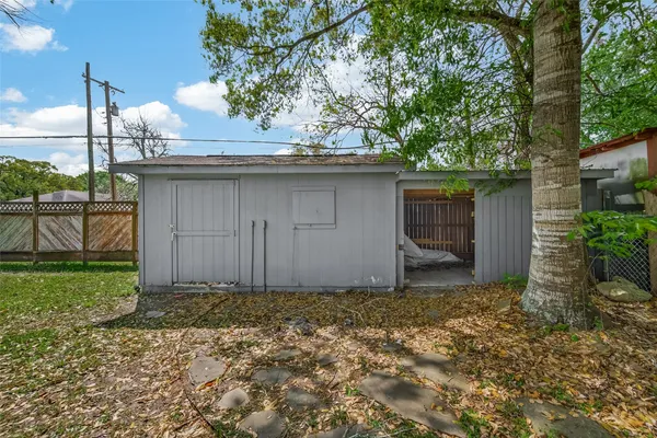 $1,550 | 2508 6th Street, Bay City, TX 77414