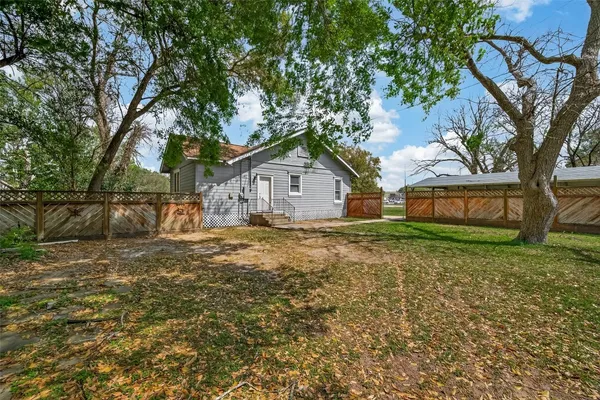 $1,550 | 2508 6th Street, Bay City, TX 77414