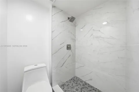 $250,000 | 860 Southeast 6th Avenue, Unit 311, Deerfield Beach, FL 33441