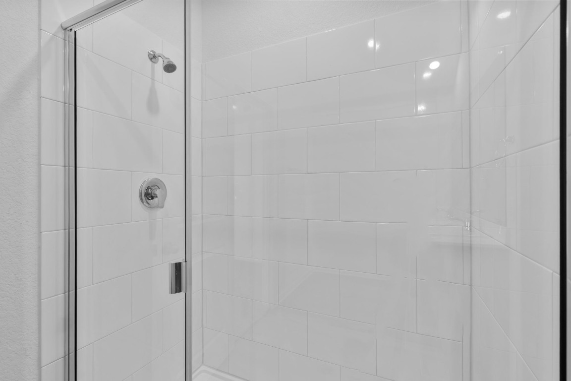 125 Hatari Trail Jarrell, TX 76537 - Photo 21 of 40 a bathroom with a shower