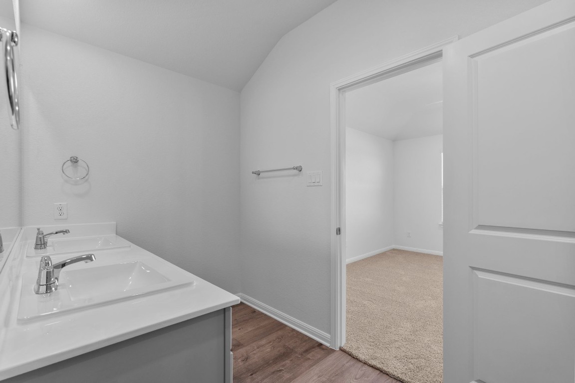 125 Hatari Trail Jarrell, TX 76537 - Photo 22 of 40 a bathroom with a sink and a bathtub