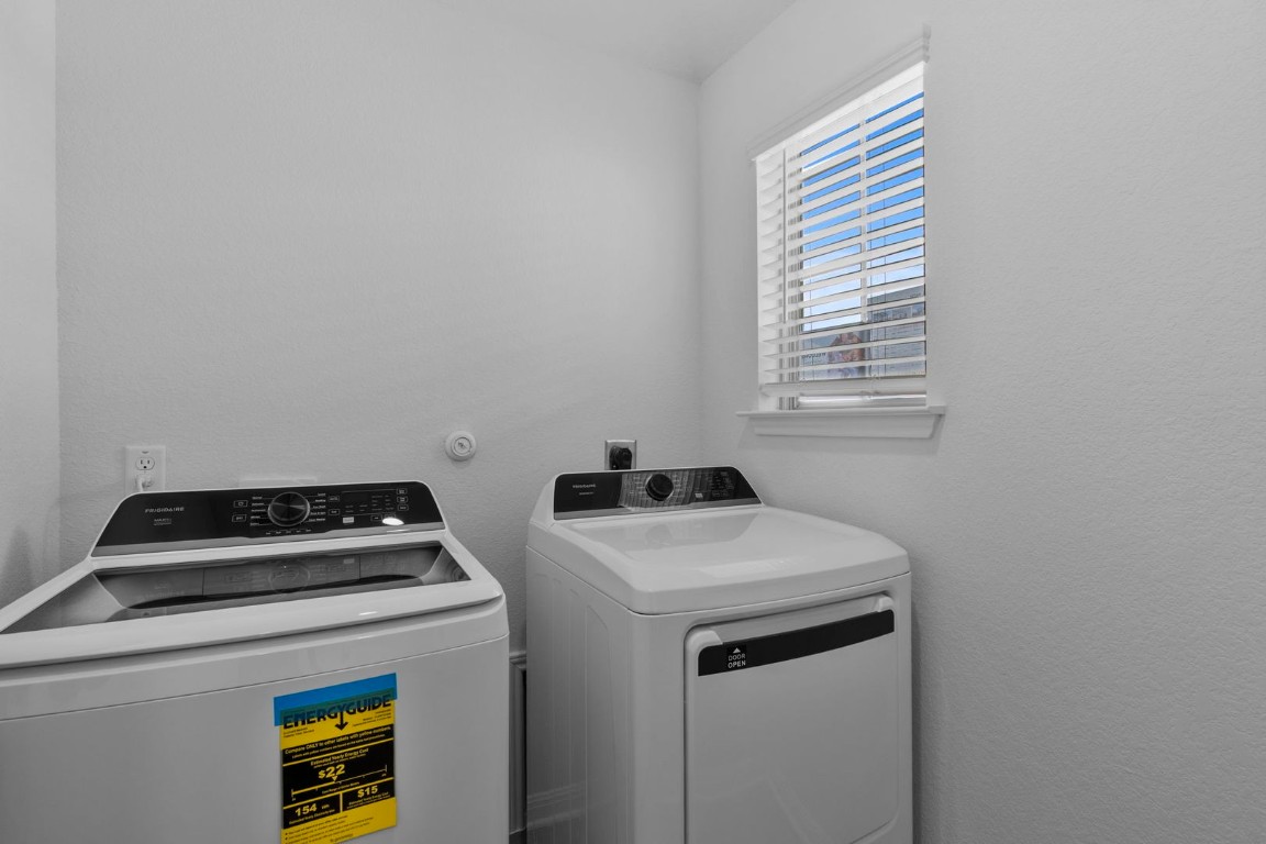 125 Hatari Trail Jarrell, TX 76537 - Photo 24 of 40 a utility room with dryer and washer