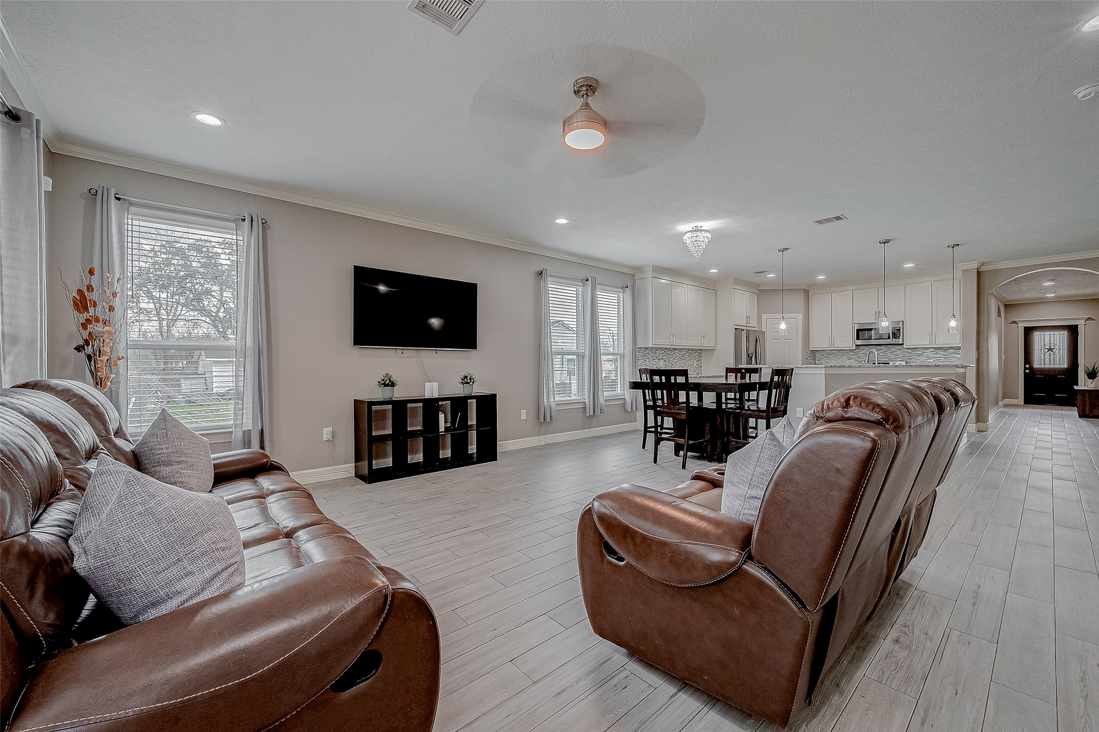 709 Coen Road Rosharon, TX 77583 - Photo 20 of 33 a living room with furniture and a flat screen tv