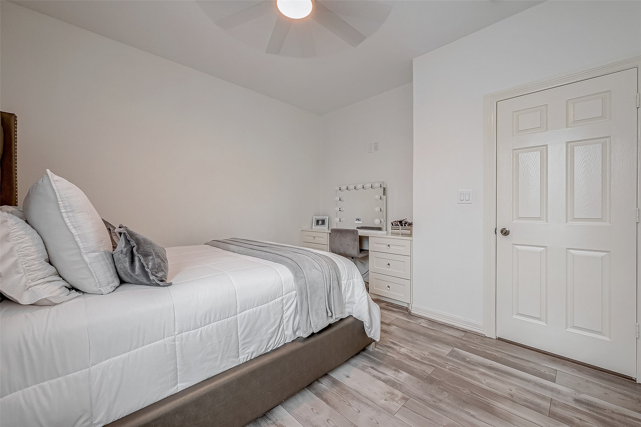 709 Coen Road Rosharon, TX 77583 - Photo 9 of 33 a bedroom with a bed and wooden floor