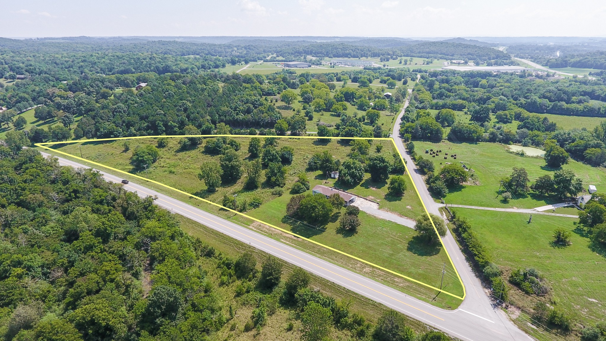 28 Providence Road Fayetteville, TN 37334 - Photo 2 of 48 a view of a tennis court
